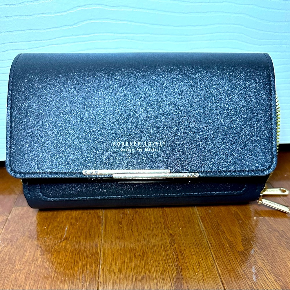 NWOT Forever Lovely wallet